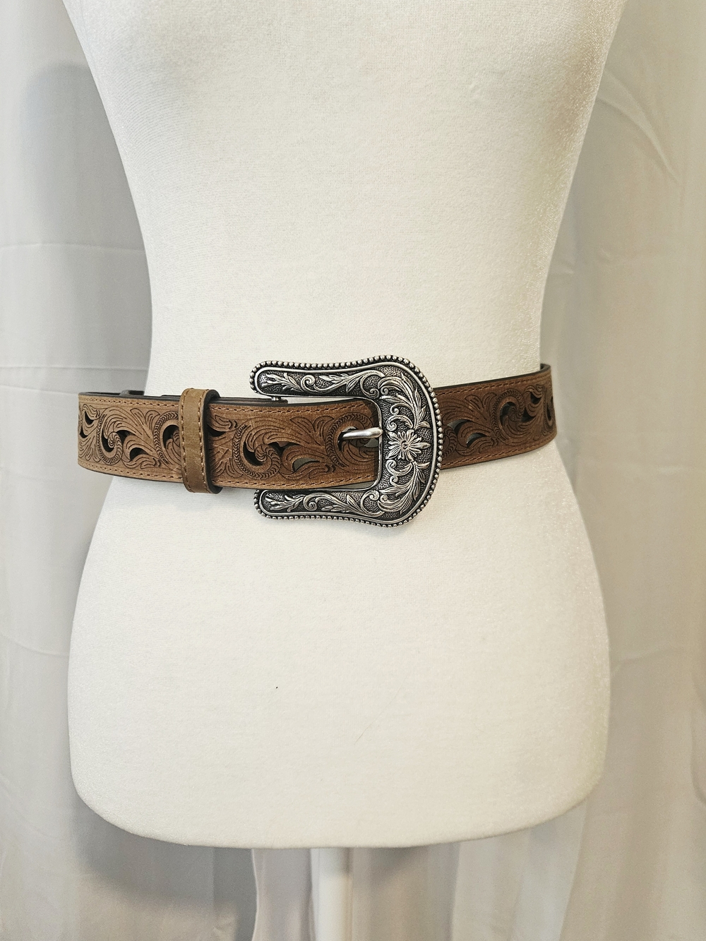 🤎 Ariat Tooled Leather Western Belt – Good Condition 🤎 Size XL